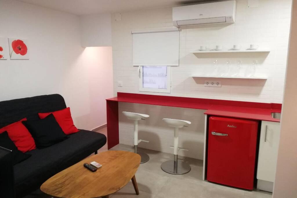 M1 Cool Loft 1 Min Walk To Metro 15 Min Center By Metro Apartment เอสปูเกส เด โยเบรกาต ภายนอก รูปภาพ