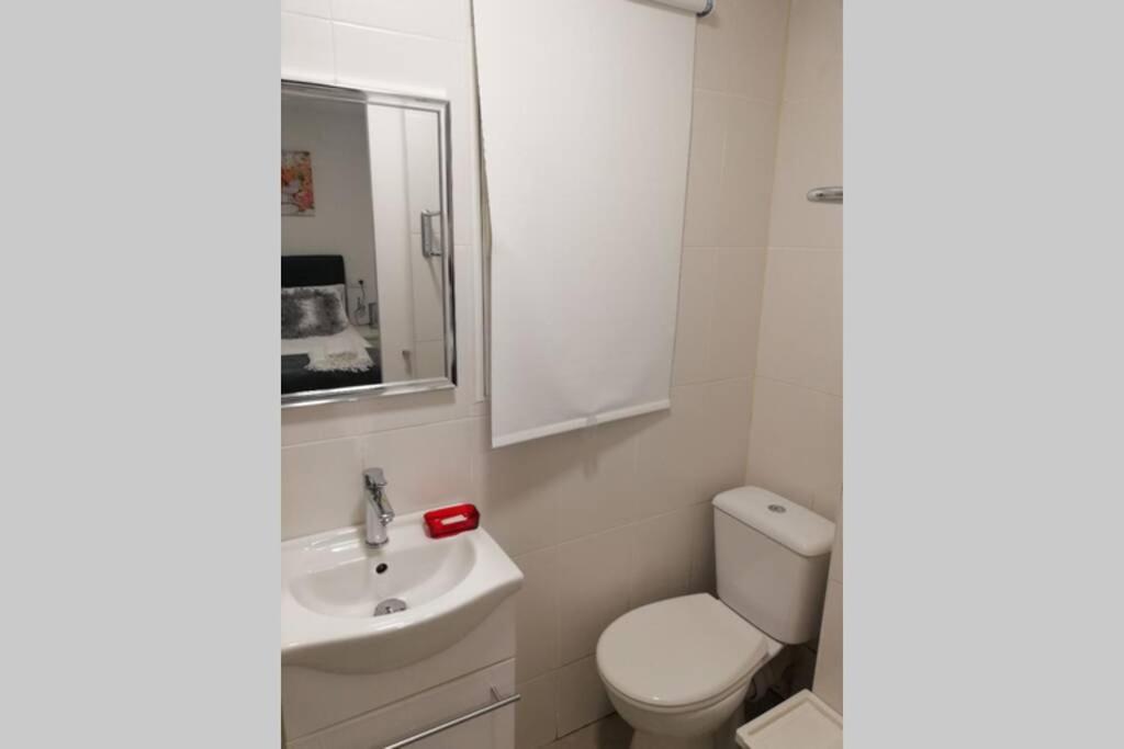 M1 Cool Loft 1 Min Walk To Metro 15 Min Center By Metro Apartment เอสปูเกส เด โยเบรกาต ภายนอก รูปภาพ