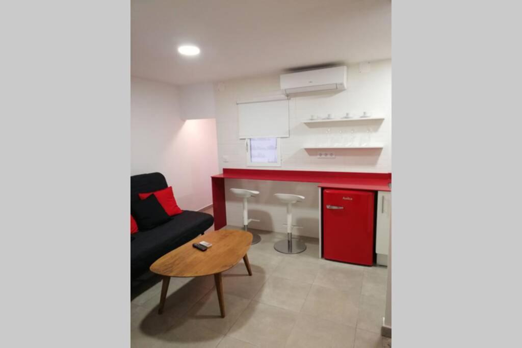 M1 Cool Loft 1 Min Walk To Metro 15 Min Center By Metro Apartment เอสปูเกส เด โยเบรกาต ภายนอก รูปภาพ
